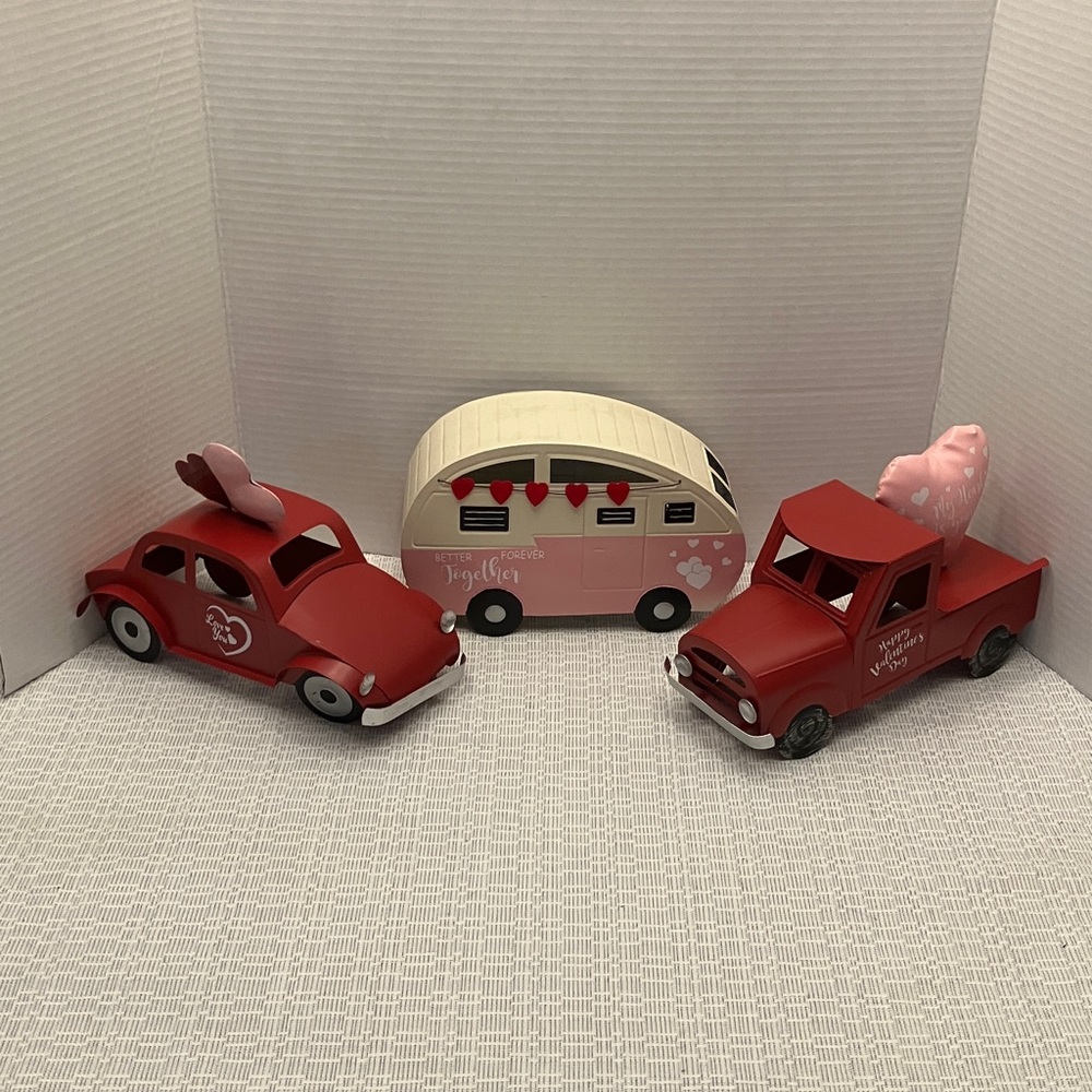 Decorative Valentines Day Tin Car Truck Camper Set